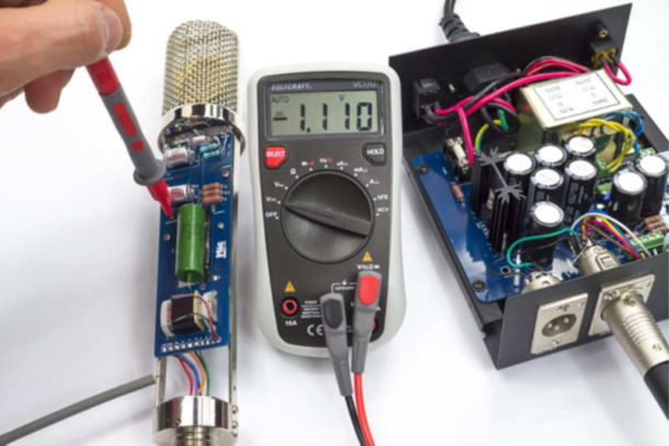 Multimeter measuring Bias voltage at Pin 3.